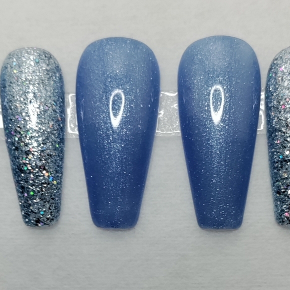 Custom Press On Nails, Frozen - Picture 4 of 5